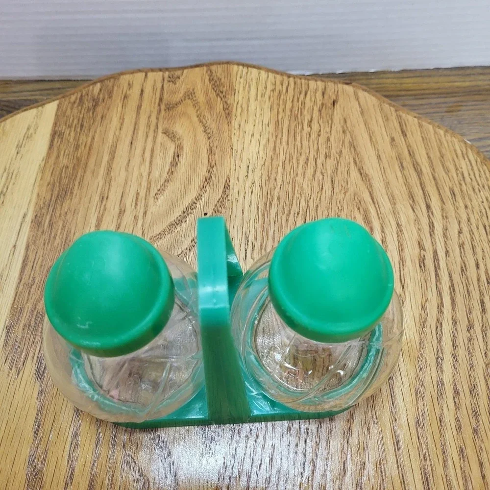 VTG 1950s Hazel Atlas Clear Glass Salt & Pepper Shakers Set Retro Green Plastic